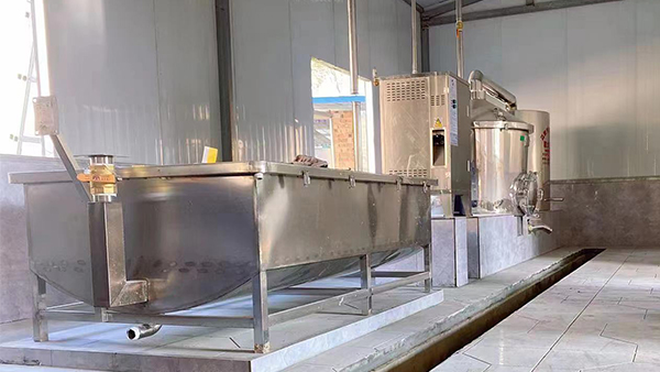 用燒酒設(shè)備開(kāi)酒坊釀純糧酒，每鍋酒凈賺2000元！