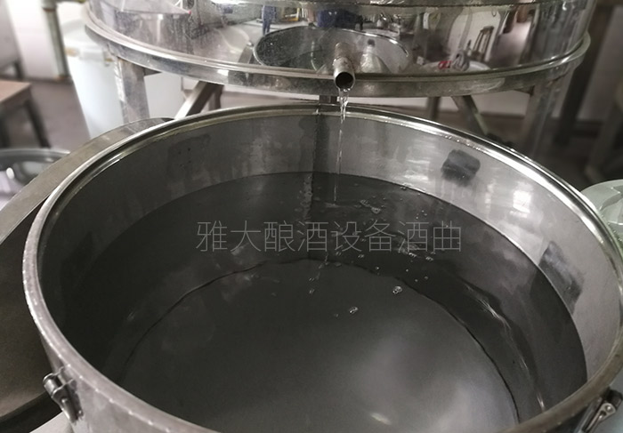 9.3蒸汽釀酒設(shè)備釀出來(lái)的同一鍋酒，不同階段酒質(zhì)不一樣