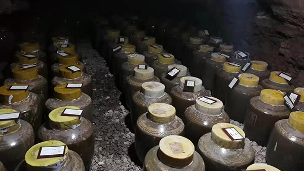 把酒廠(chǎng)做成洞藏酒旅游景點(diǎn)，他僅靠1套蒸汽釀酒設(shè)備就年入百萬(wàn)