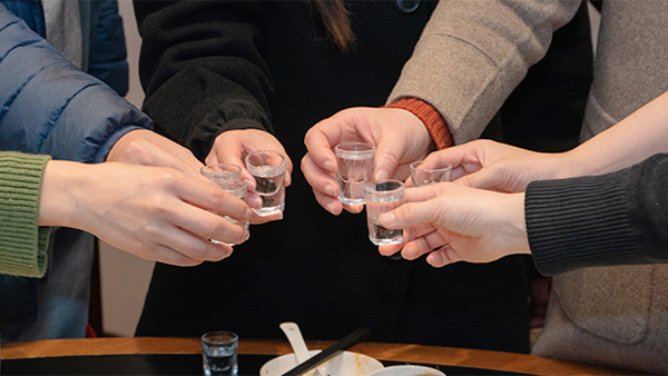 過年聚會，在酒桌上你們喜歡喝高度酒還是低度酒？